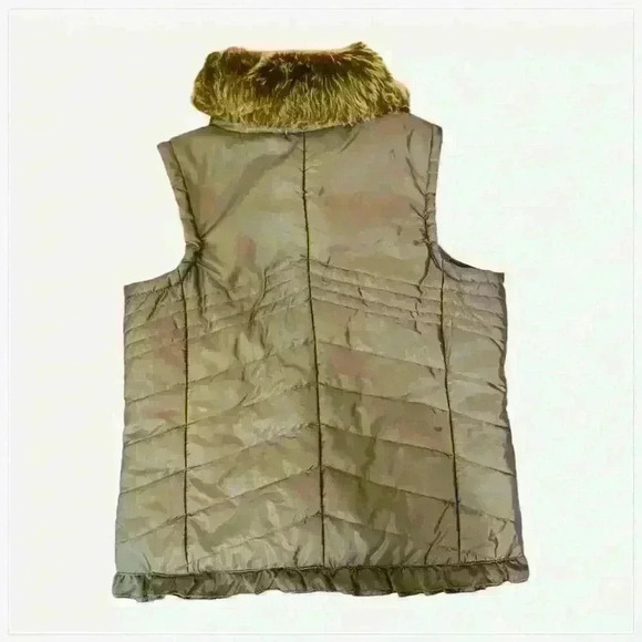 Women's New Directions Silver Gray Quilted Zip Ruffled Vest Faux Fur Collar - Picture 2 of 7